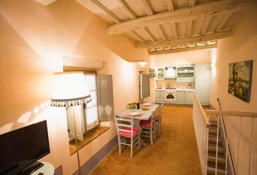 Huoneisto 1 Makuuhuone, Farmhouse With Swimming Pool Surrounded By Greenery Just 20 Minutes From Arezzo