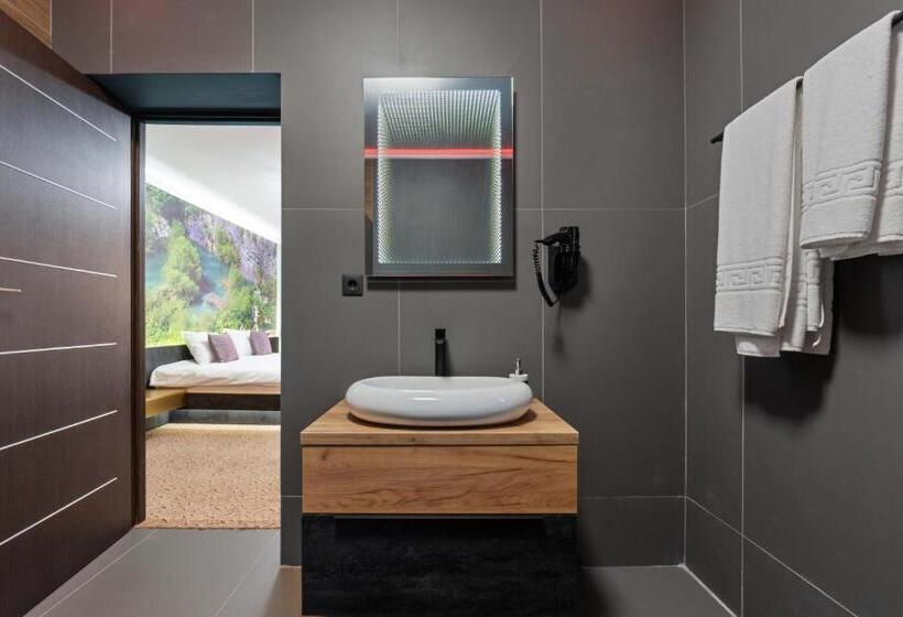 Superior Rum, Fit Residence