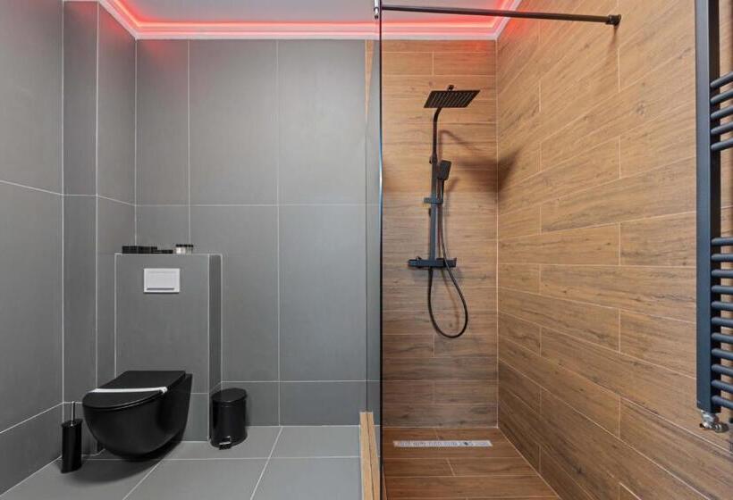 Superior Rum, Fit Residence