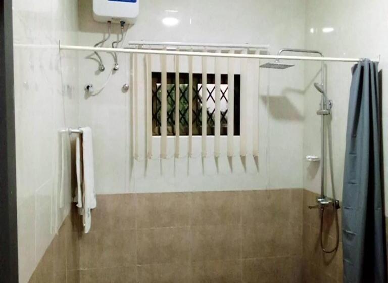 غرفة قياسية, Adwoa Asantewaa Memorial