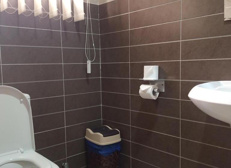 غرفة قياسية سرير كينج, Adwoa Asantewaa Memorial