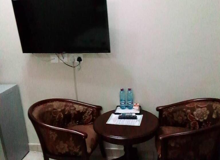 غرفة قياسية سرير كينج, Adwoa Asantewaa Memorial