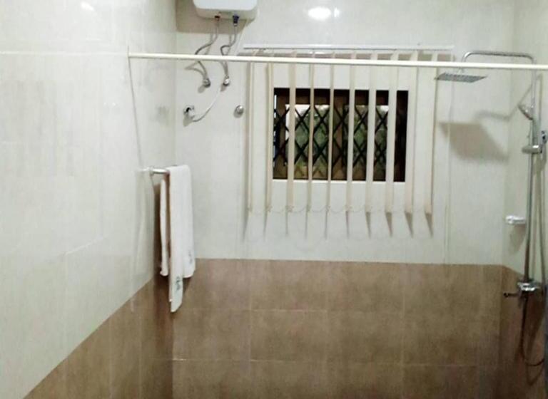 غرفة قياسية, Adwoa Asantewaa Memorial