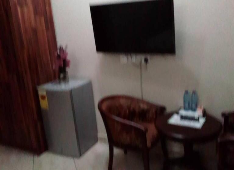 اتاق استاندارد, Adwoa Asantewaa Memorial