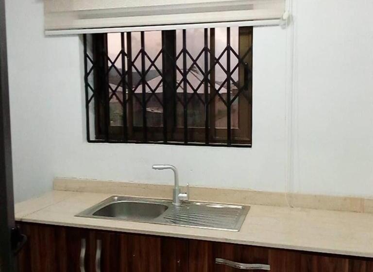 اتاق استاندارد, Adwoa Asantewaa Memorial