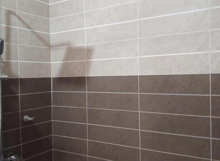 غرفة قياسية, Adwoa Asantewaa Memorial