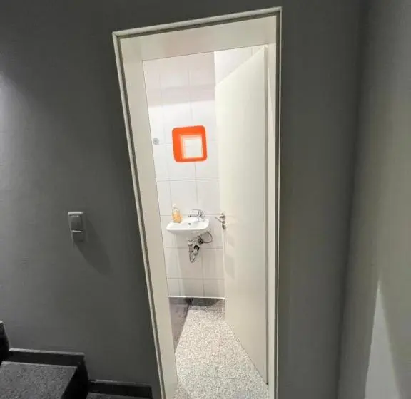 Standard-huone Jaettu Kylpyhuone, Budget Rooms Just For Sleeping   Digital Access