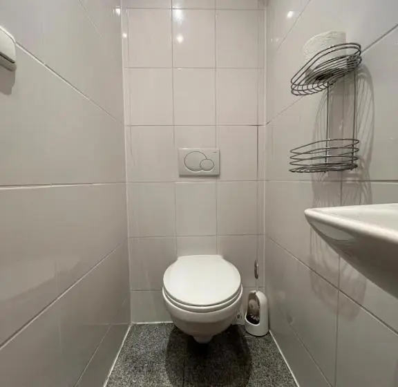 Standard-huone Jaettu Kylpyhuone, Budget Rooms Just For Sleeping   Digital Access
