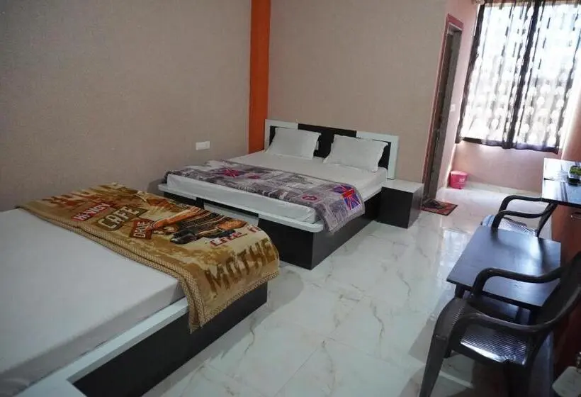 Chambre Familiale, Chandar Palace