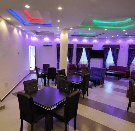 سوییت جونیور با بالکن, M View