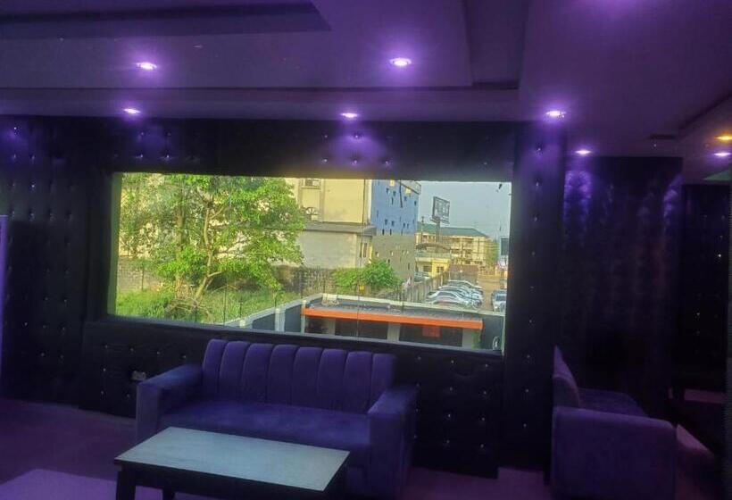 سوییت جونیور با بالکن, M View