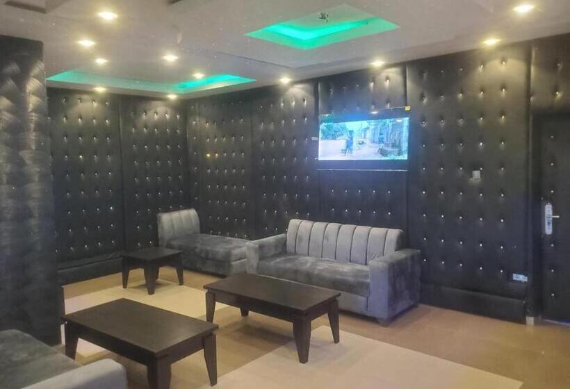 سوییت جونیور با بالکن, M View