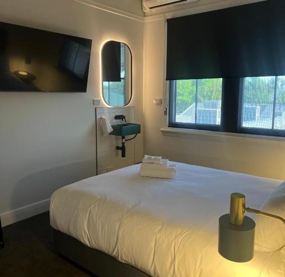 اتاق استاندارد با سرویس بهداشتی مشترک, Sportsmens Club