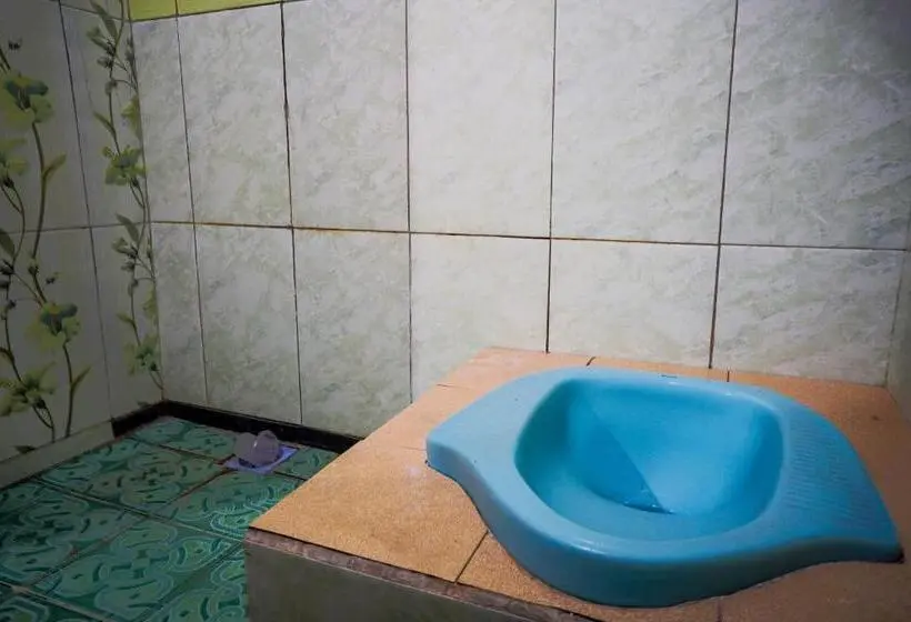 デラックスルーム, Spot On 93210 Griya Kos Kanjeng Mami Syariah