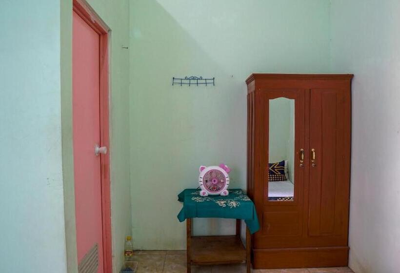 Номер Deluxe, Spot On 93210 Griya Kos Kanjeng Mami Syariah