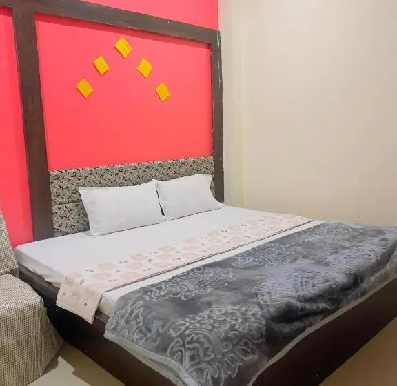 ファミリールーム, Tiwari G Shridhara
