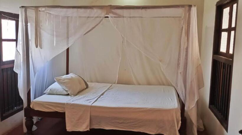 اتاق اکونومی, Zion House