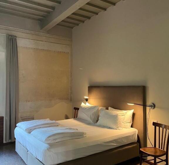 חדר דחוקס עם מיטת קינג, B&b Lo Scudaio Palazzo Marchionneschi