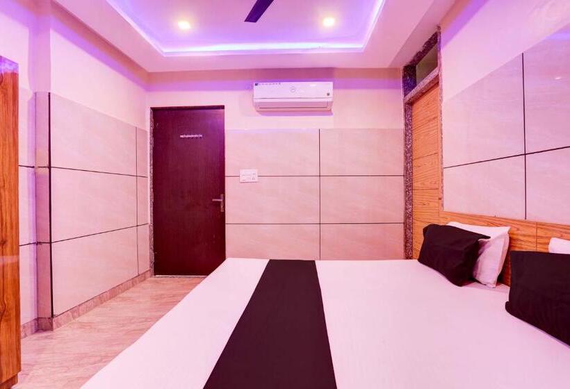 חדר קלאסי לשלושה, Oyo Flagship Hotel 1090