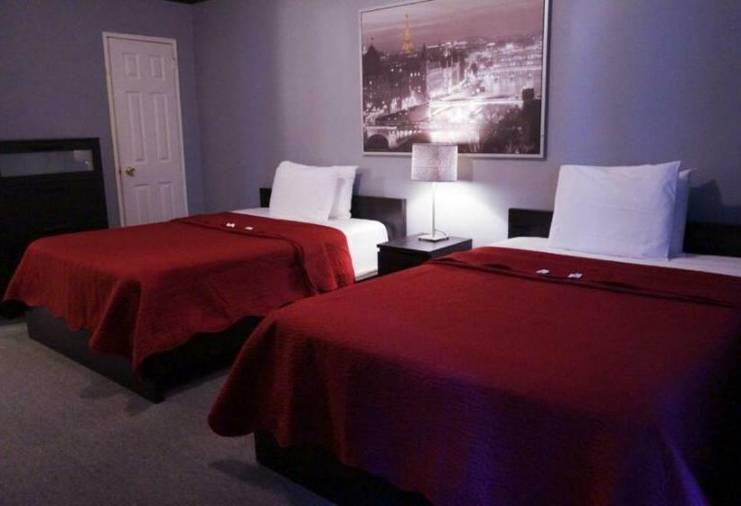 Номер Стандарт 2 Двуспальные Кровати, Central Motel Courtyard
