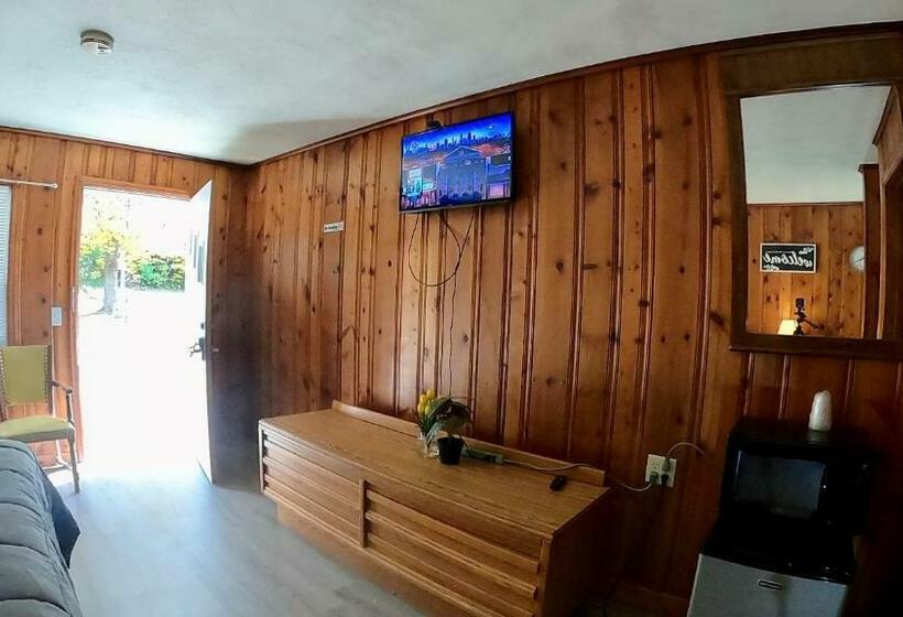 Standardrum, Heart Of The Berkshires Motel