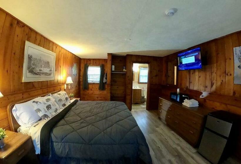 带大床的豪华间, Heart Of The Berkshires Motel