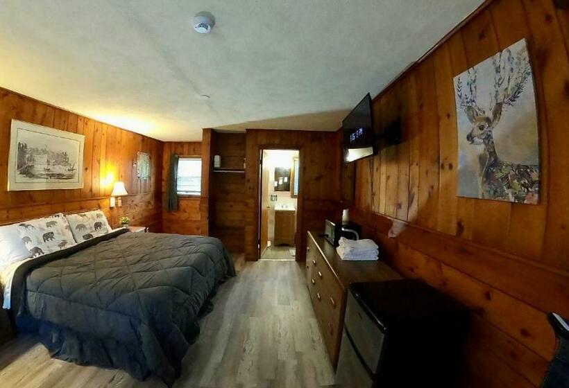 带大床的豪华间, Heart Of The Berkshires Motel