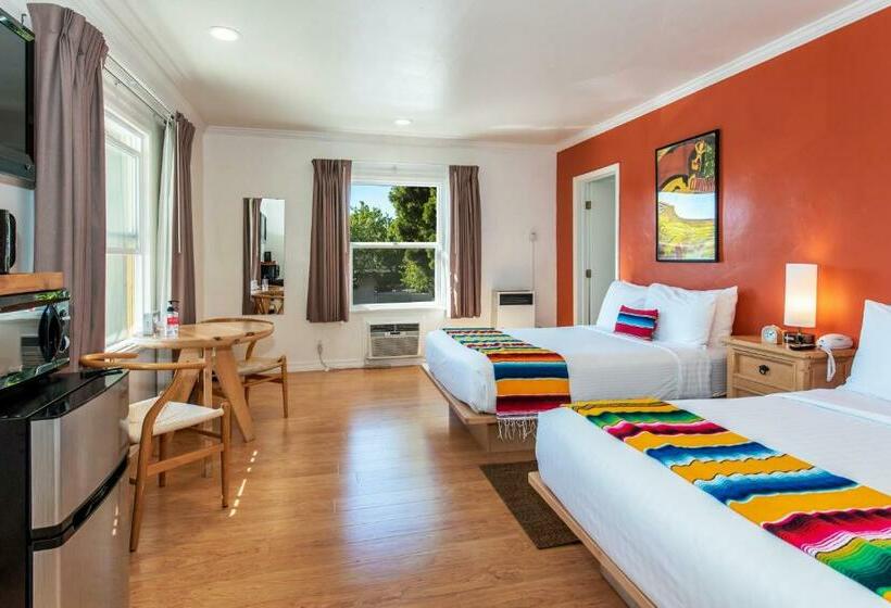 غرفه قياسيه سريرين مزدوجين, Agave Inn