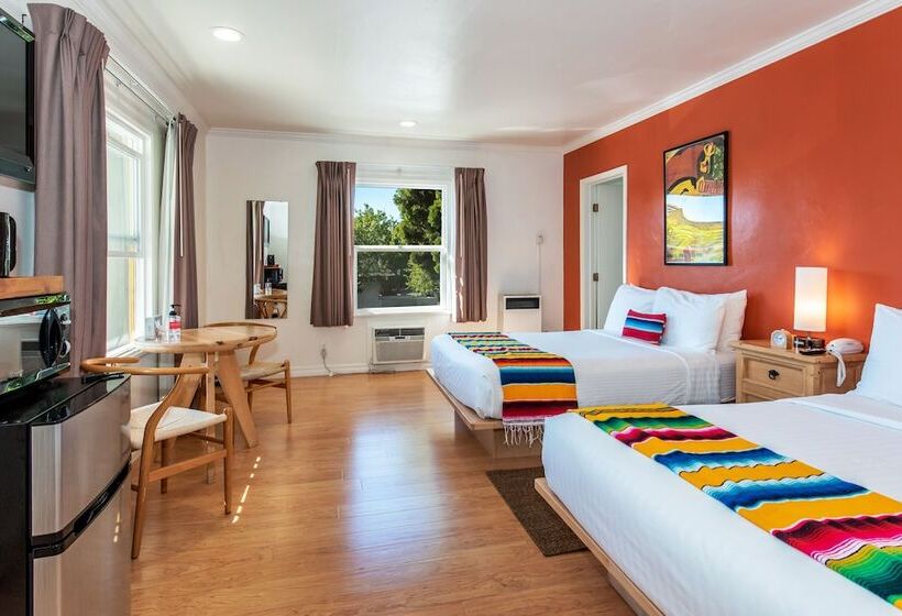 غرفه قياسيه سريرين مزدوجين, Agave Inn