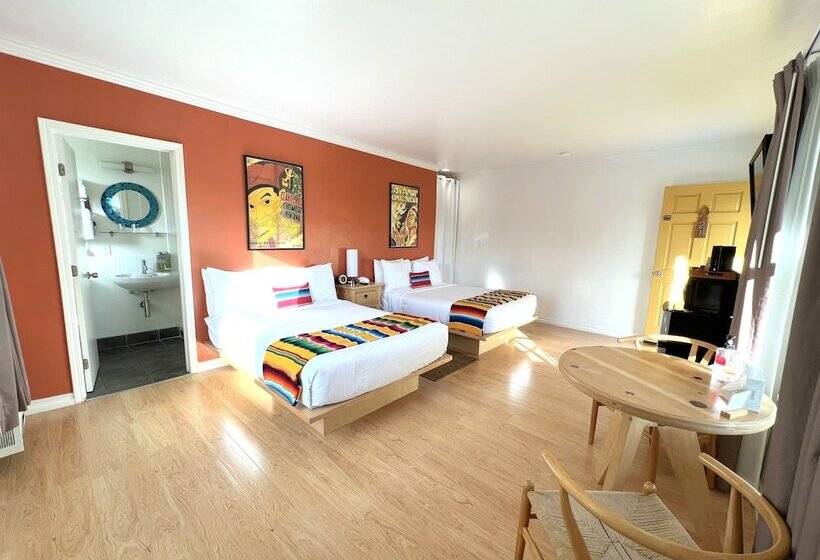 غرفه قياسيه سريرين مزدوجين, Agave Inn