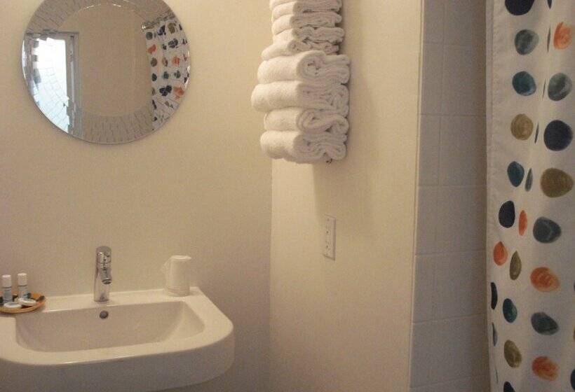 غرفه قياسيه سريرين مزدوجين, Agave Inn