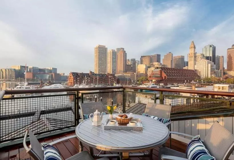 ペントハウスルーム, Boston Yacht Haven