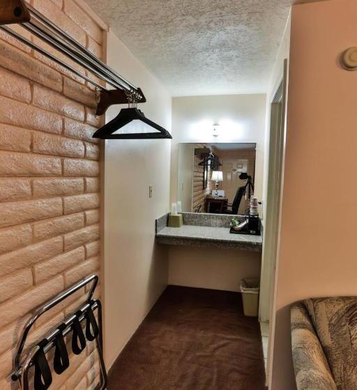 キングサイズベッドのスタンダードルーム, Country Inn Beaver Utah