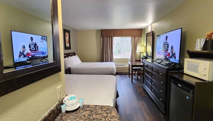 Номер Deluxe, Crest Trail Lodge