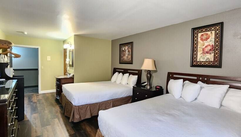 Номер Deluxe, Crest Trail Lodge