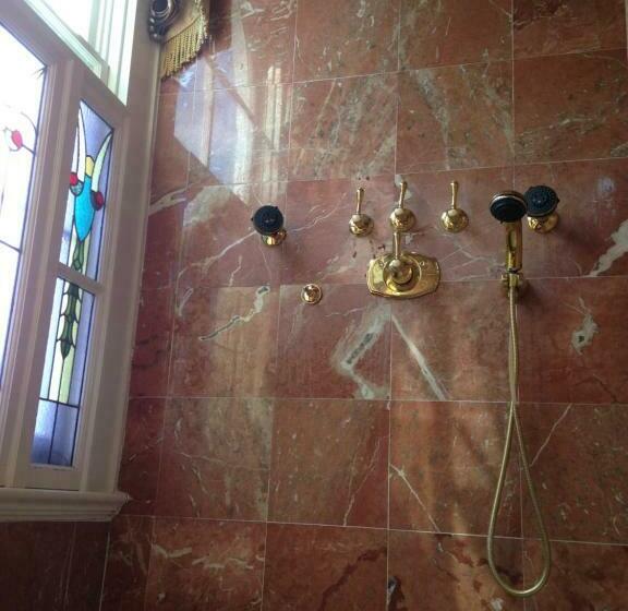 スイート, Dansereau House