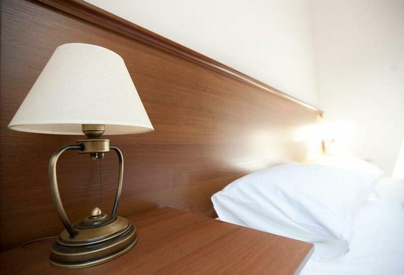 スタンダードルーム, Dworek Nad Rozlewiskiem