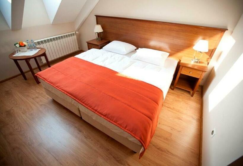 スタンダードルーム, Dworek Nad Rozlewiskiem