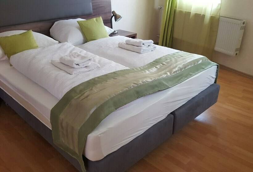 Номер Deluxe, Kansakar