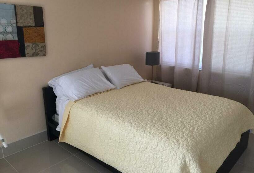 Студия Deluxe, Pelican By The Sea