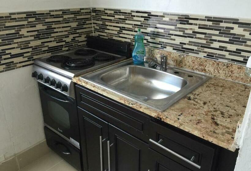 Студия Deluxe, Pelican By The Sea