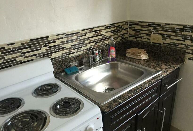 Студия Deluxe, Pelican By The Sea