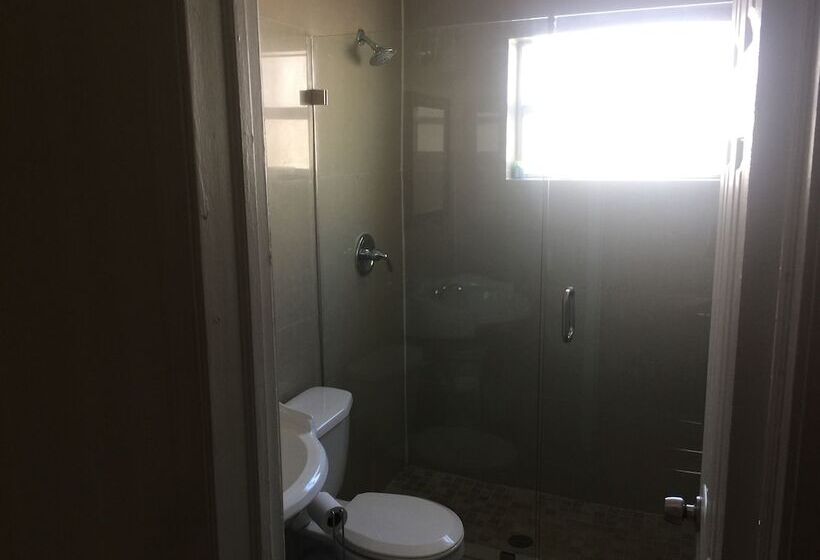 Студия Deluxe, Pelican By The Sea