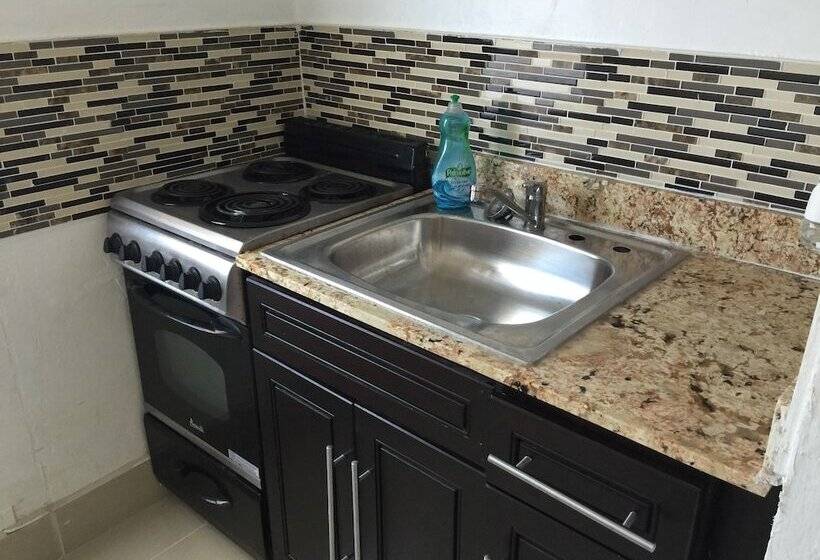 Студия Deluxe, Pelican By The Sea