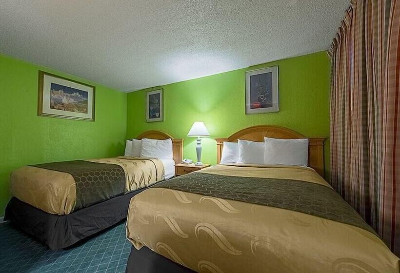 带2个双人床的标准工作室, Highway Inn