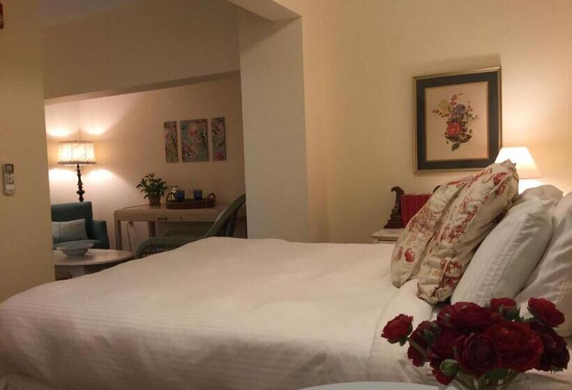 디럭스 룸, The Beach Rose Inn