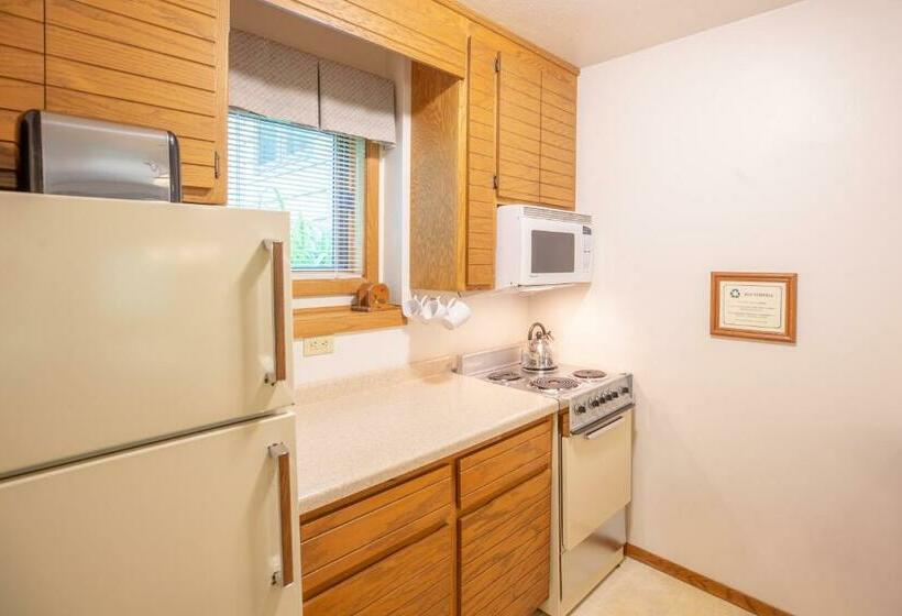 جناح, The Inn At Little Sister Hill