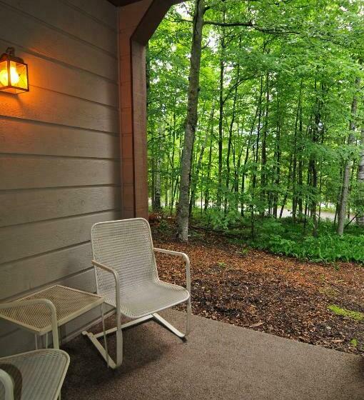 جناح غرفتين نوم, The Inn At Little Sister Hill