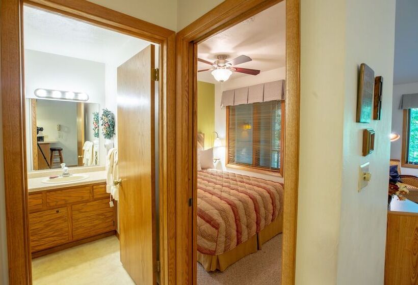 جناح غرفتين نوم, The Inn At Little Sister Hill