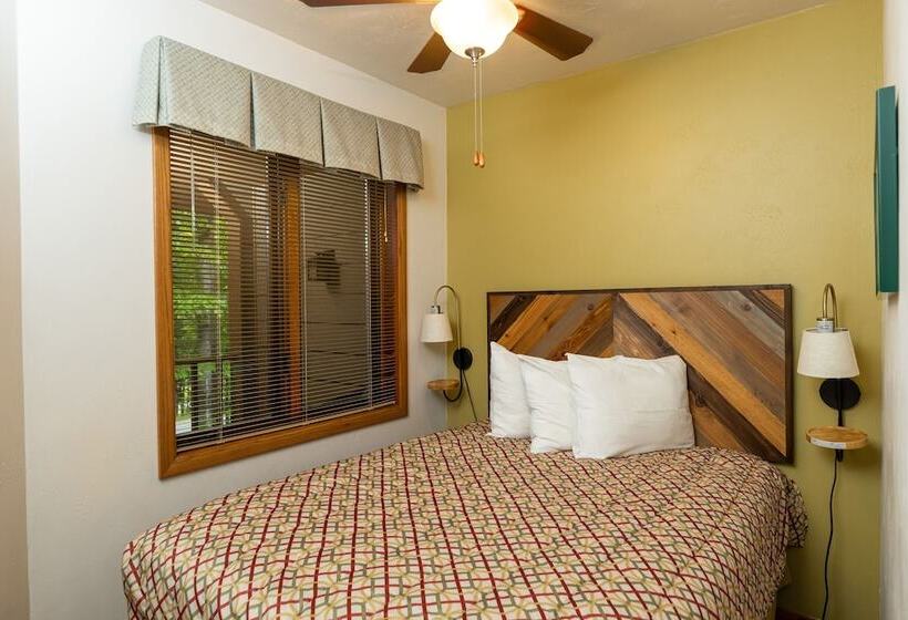 جناح غرفتين نوم, The Inn At Little Sister Hill